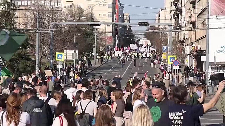Las calles de Serbia vuelven a llenarse con manifestaciones antigubernamentales