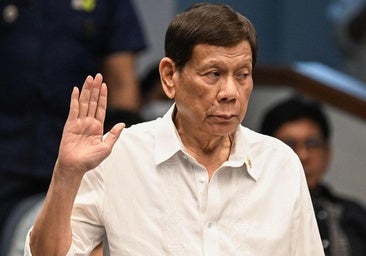 El expresidente filipino Duterte es arrestado y trasladado a La Haya por asesinatos en la lucha contra el narco por orden de la Corte Penal Internacional