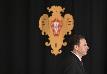 El primer ministro portugués, Luis Montenegro, se va después de una reunión con el presidente portugués en el Palacio de Belém en Lisboa