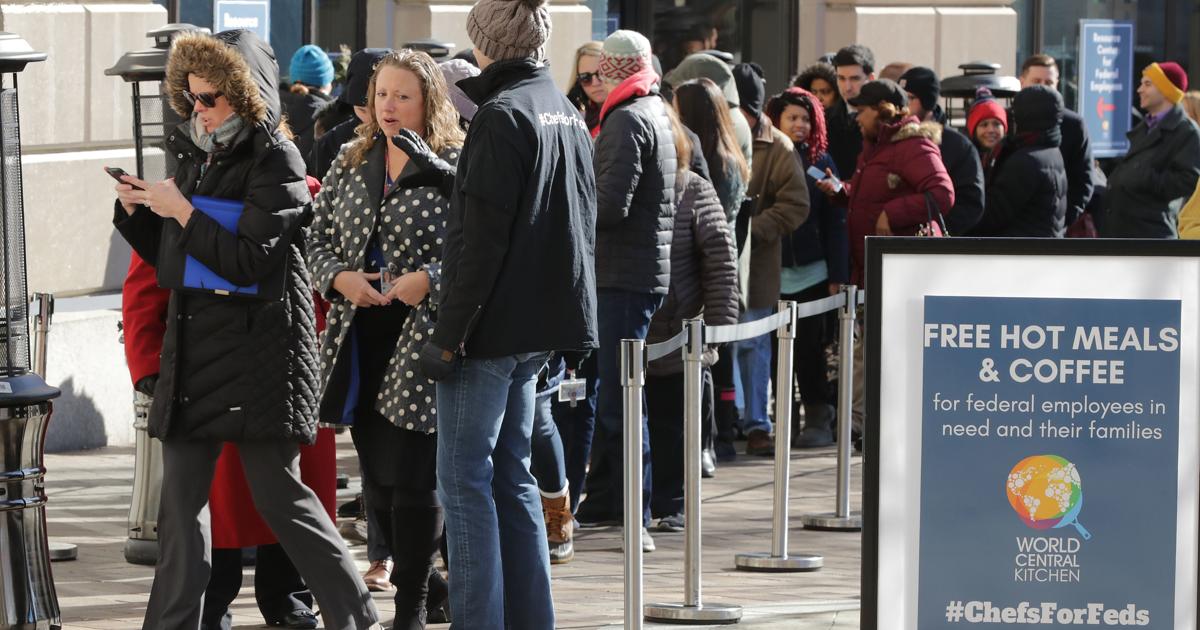 Un juez federal de Estados Unidos ordena a las agencias que vuelvan a contratar a los trabajadores despedidos