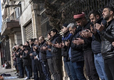 Siria firma su nueva Constitución, poniendo al país bajo un régimen islámico