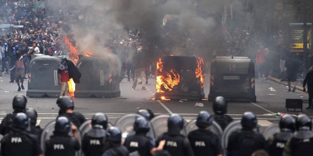 El Gobierno de Argentina denunciará a la jueza que liberó a los detenidos en las violentas protestas