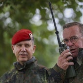 E ministro de Defensa alemán, Pistorius, visita la escuela de artillería en Idar-Oberstein.