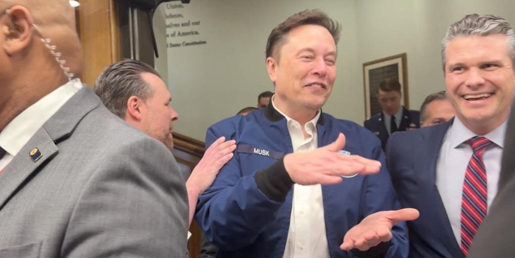 Polémica visita de Elon Musk al Pentágono para recibir información ...