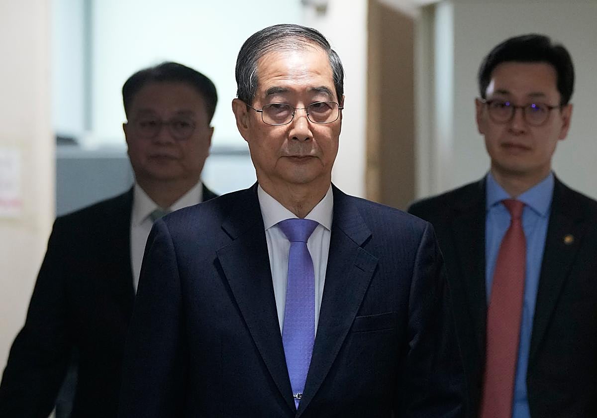 Han Duck-soo, presidente en funciones de Corea del Sur, a su llegada el lunes el complejo del Gobierno en Seúl