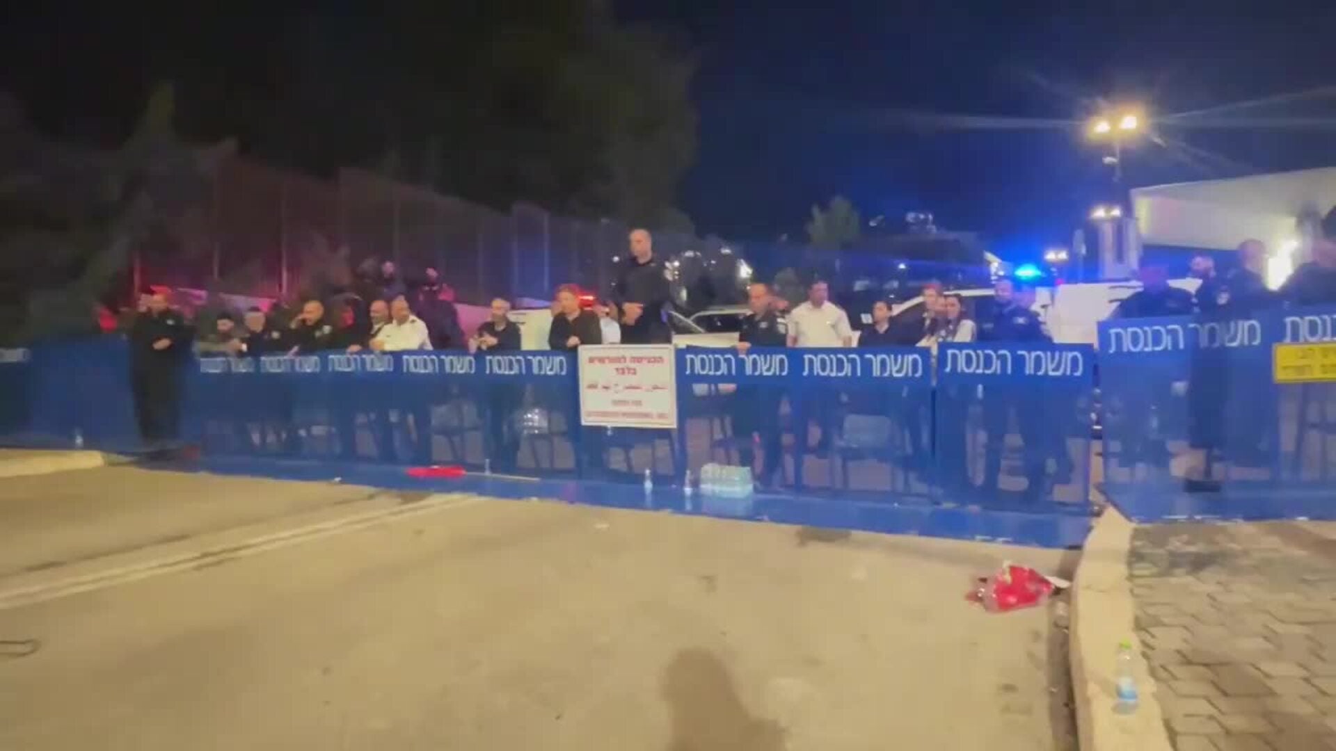 Decenas de personas protesta contra el Gobierno israelí frente a la ...