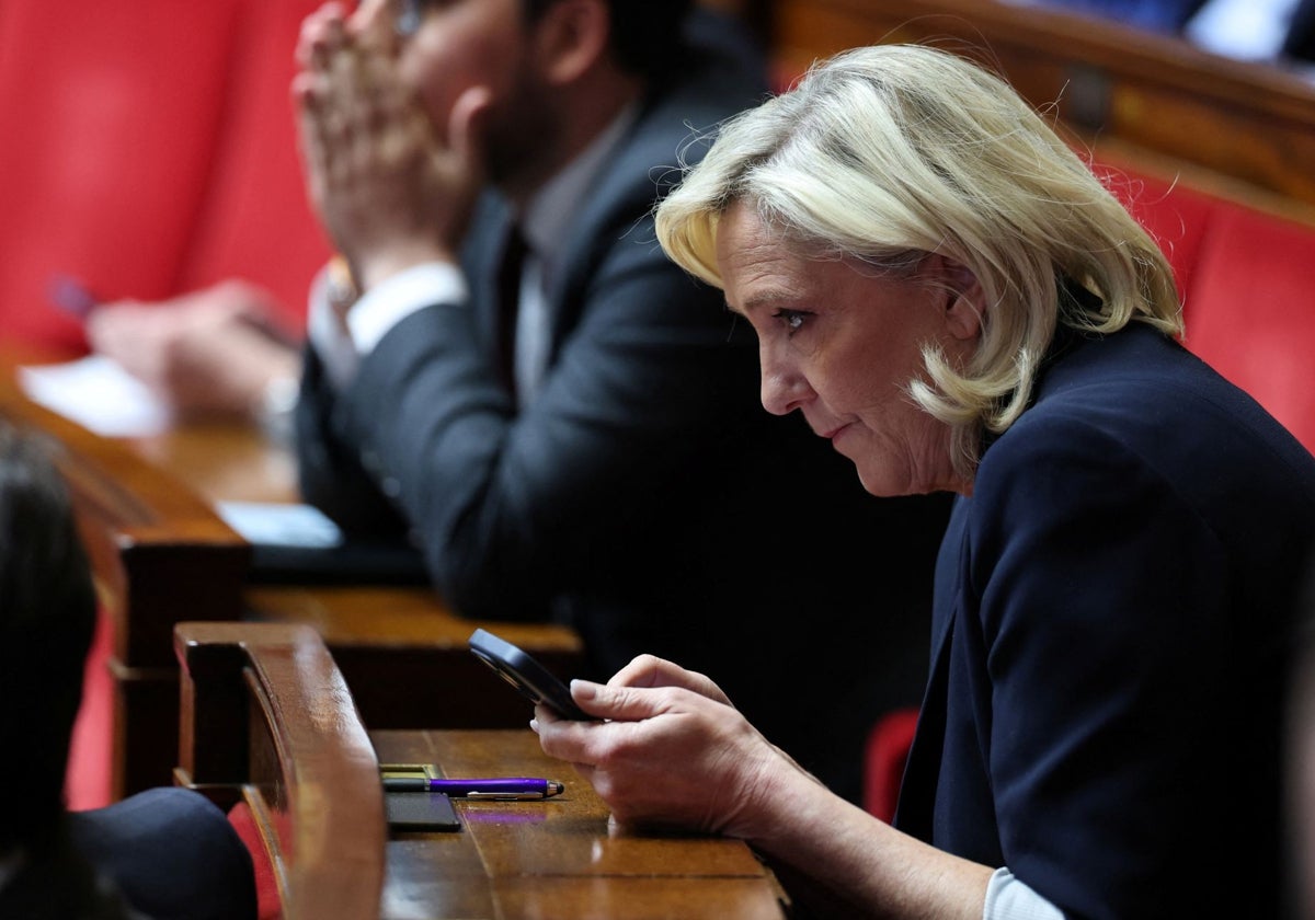 La líder de extrema derecha francesa y miembro del parlamento Marine Le Pen, en la Asamblea Nacional francesa