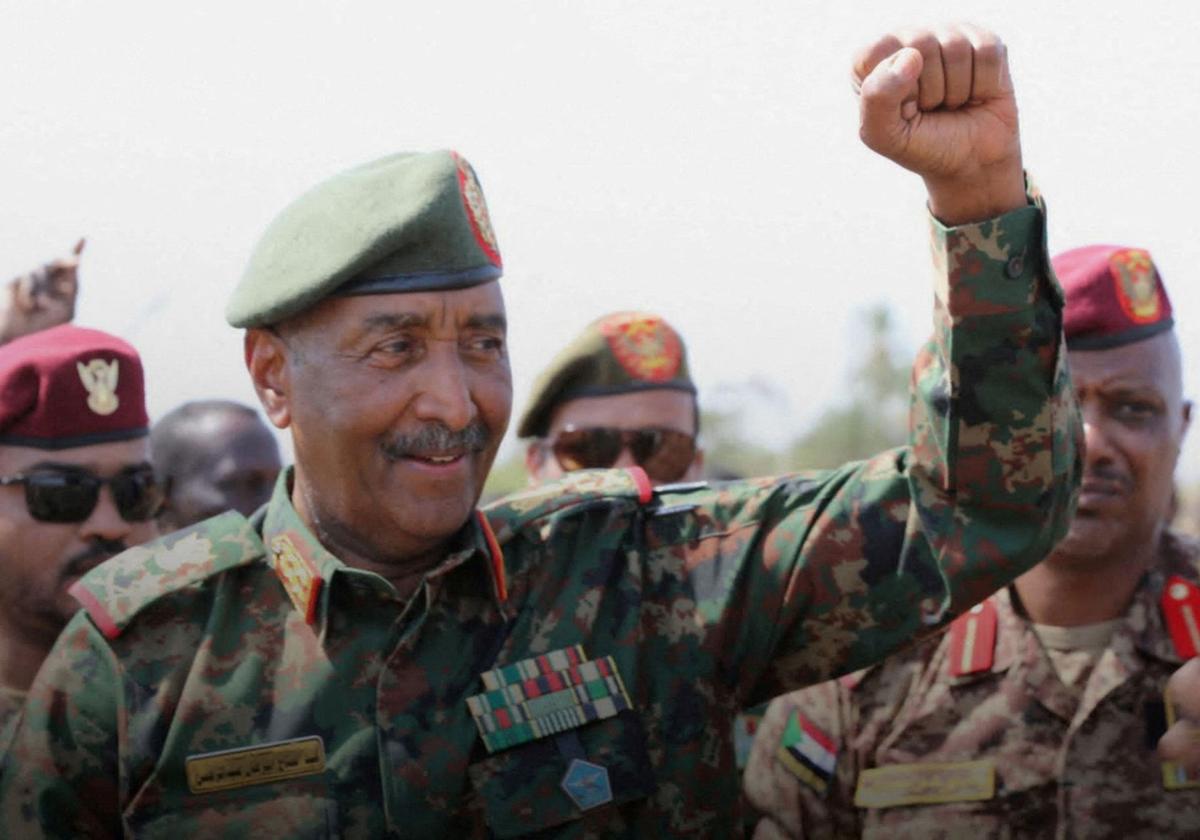 El general Al Burhan celebra la toma del palacio presidencial de Jartum
