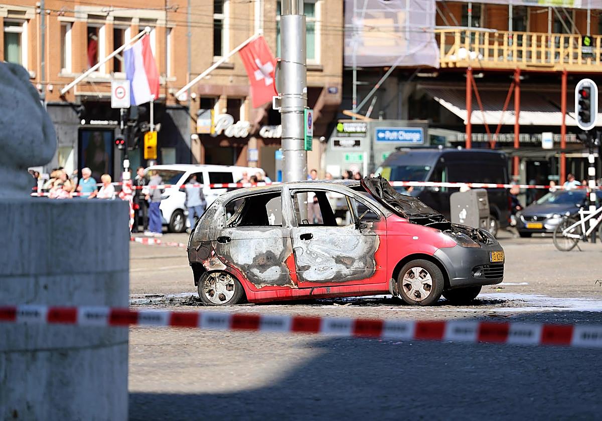 El coche que ha ardido en Ámsterdam.