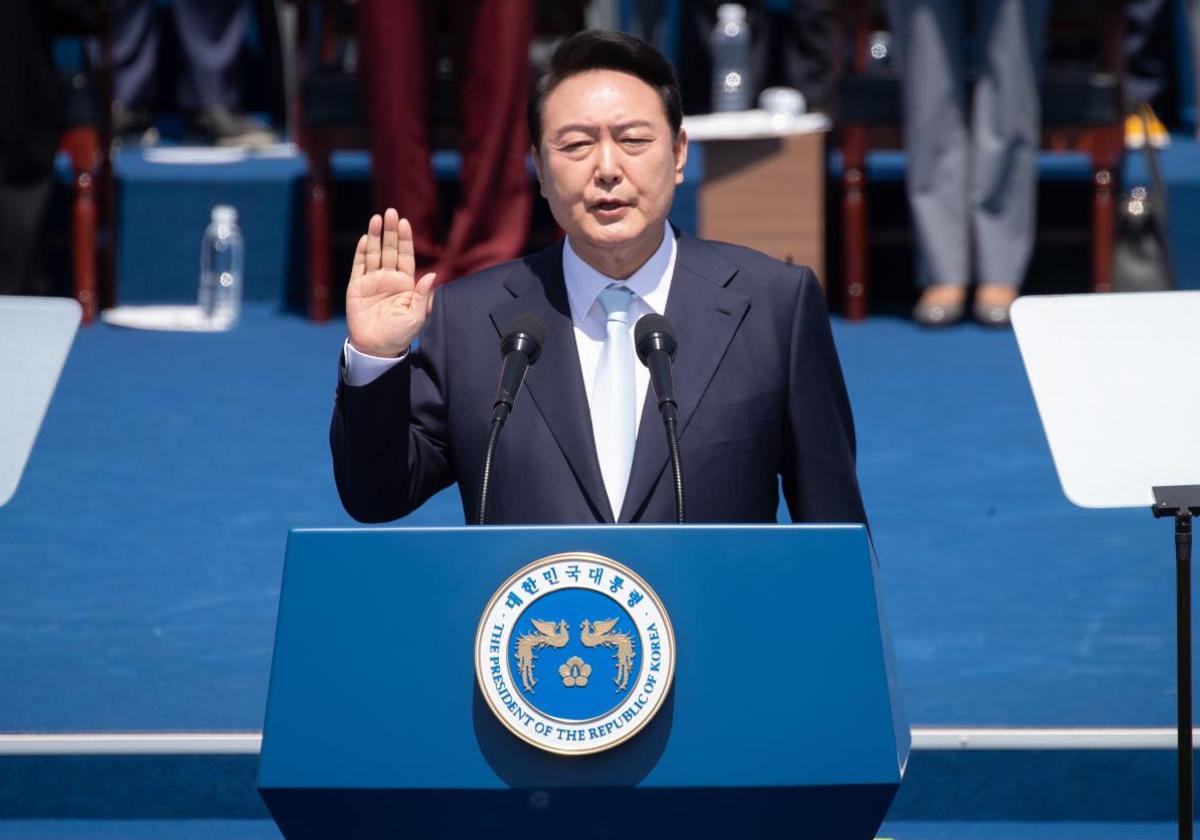 El pesidente Yoon Suk Yeol jurnado su cargo como nuevo presidente de Corea del Sur durante su ceremonia de investidura ante la Asamblea Nacional en Seúl en 2022