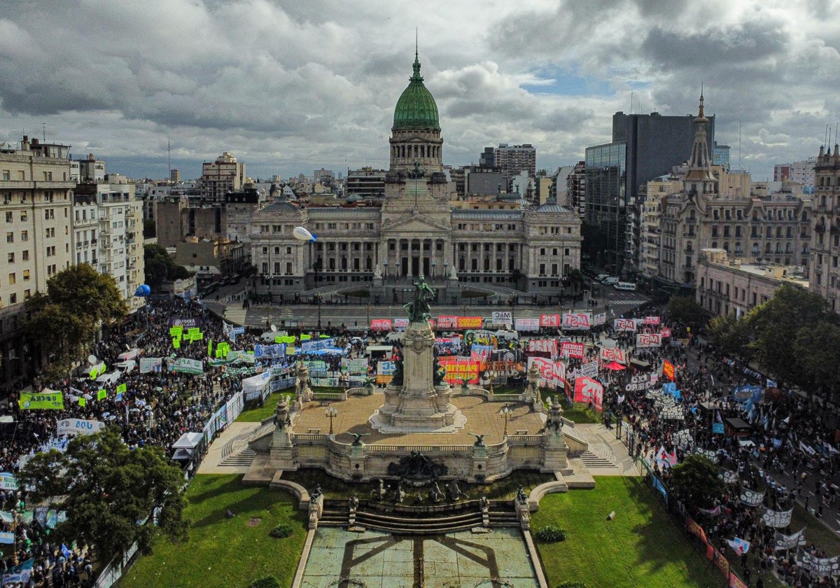 Jubilados de Argentina reclaman pensiones dignas con apoyo masivo de los sindicatos