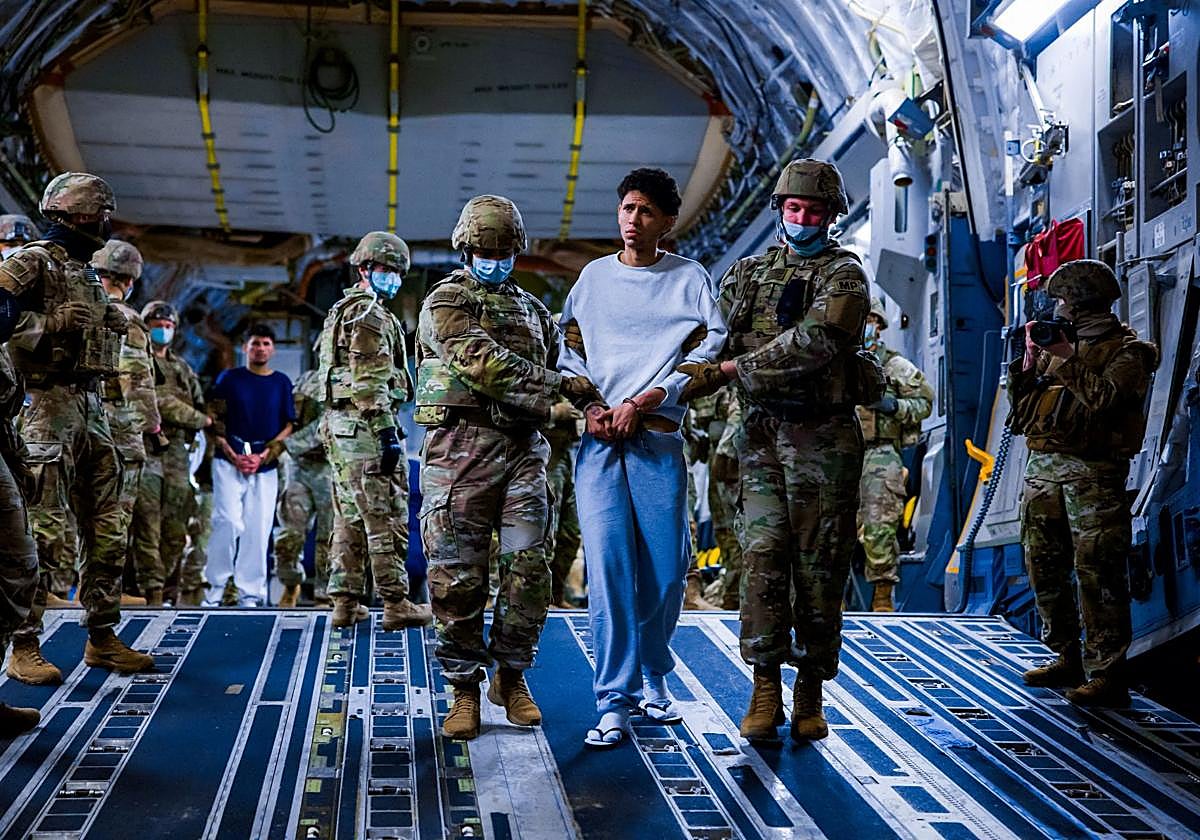 Inmigrantes deportados por la Administración Trump llegan a El Salvador