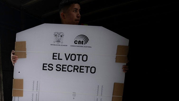 Ecuador denuncia sustracción temporal de material electoral en Venezuela