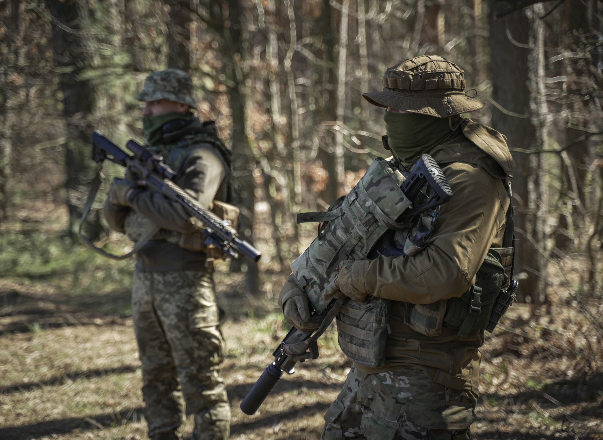 Francotiradores ucranianos se entrenan en la región de Chernihiv