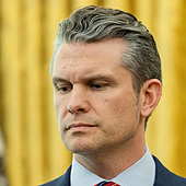 Más 'Signalgate': el jefe del Pentágono también compartió información sensible en otro chat con su mujer y su hermano