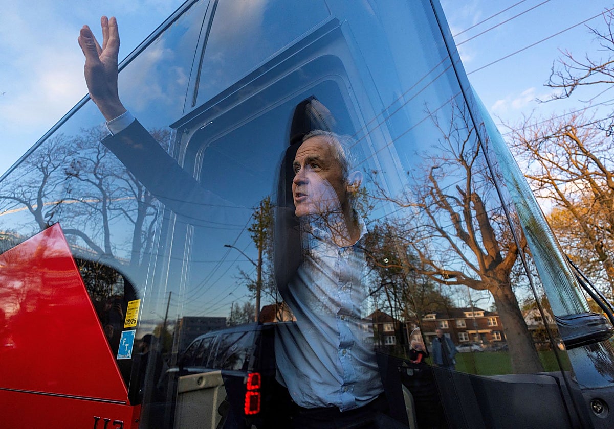 El primer ministro de Canadá , Mark Carney, hace campaña en Windsor, Ontario