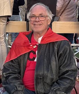 Imagen secundaria 2 - En la primera imagen, Susan McLaughlin, votante del Partido Conservador que estaba en el mitin de Poilievre. Segunda imagen: Pierre Poilievre en un acto de campaña. Douglas Crump, votante conservador en la tercera foto.