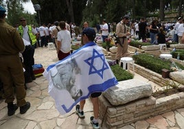 Víctimas y familiares de rehenes de Hamás piden que no les olviden en el Día del Recuerdo en Israel