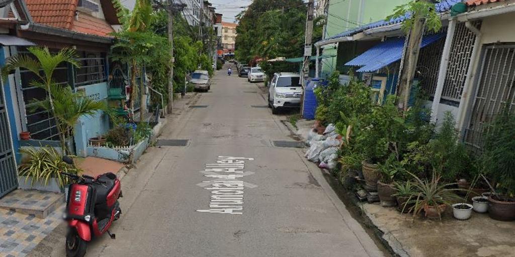 Un turista chino asesina a una prostituta trans en Tailandia: le extrae las prótesis mamarias y el corazón