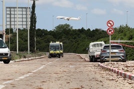 Al menos seis heridos tras impactar un misil de los hutíes cerca del aeropuerto de Tel Aviv