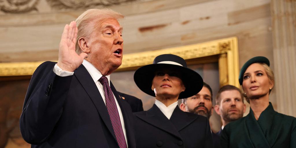 Trump dice no saber si tiene que acatar la Constitución de EE.UU.