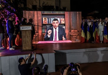 Los rumanos residentes en España votan en masa al ultranacionalista George Simion