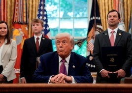 Una juez bloquea temporalmente los planes de despidos masivos de Trump