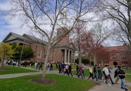 Trump vuelve a cargar contra Harvard con un recorte de 450 millones de dólares