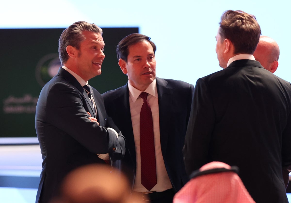 Pete Hegseth y Marco Rubio asisten a un panel en el Foro de Inversión Saudí-EE.UU. en Riad