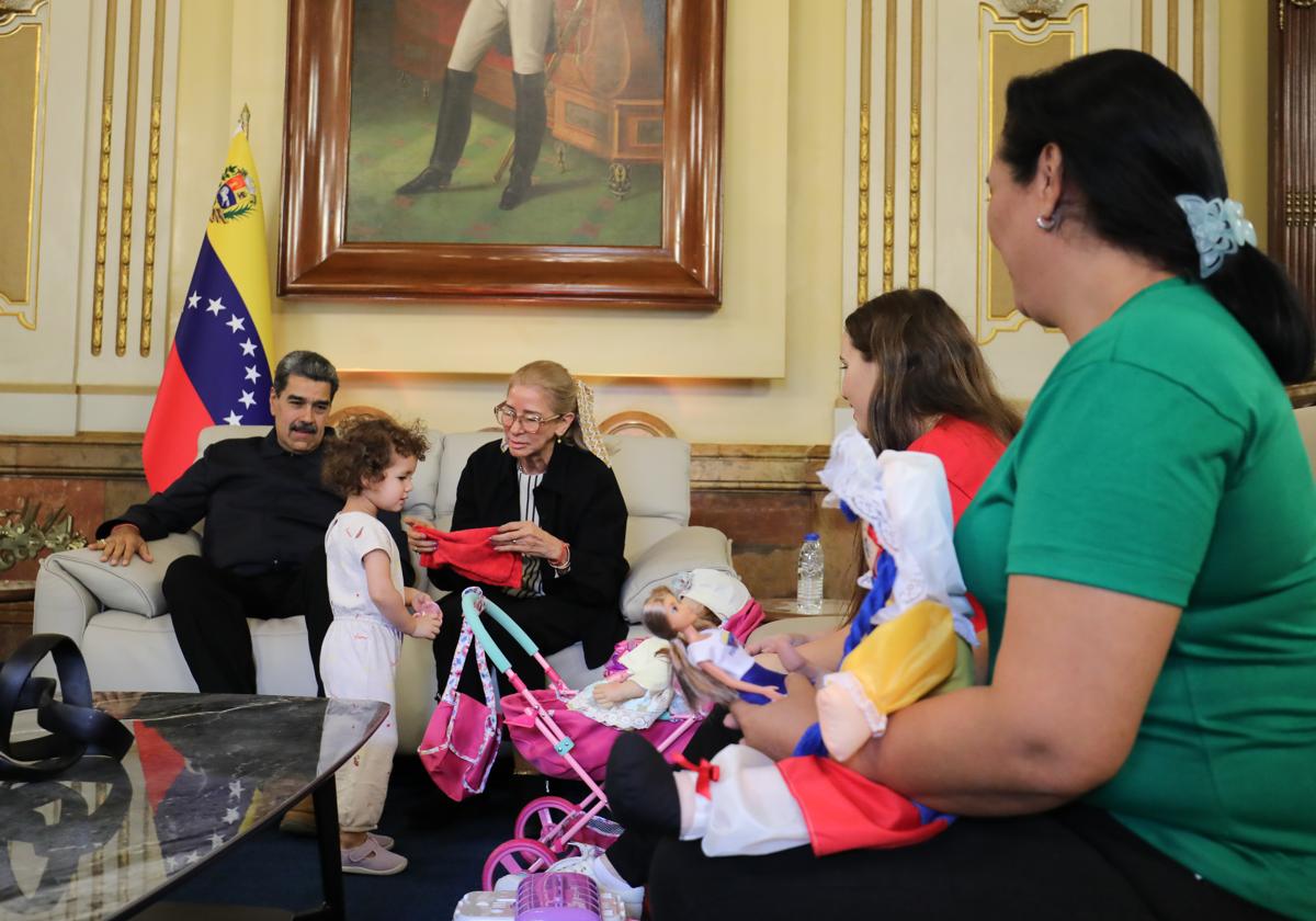 Gobierno anuncia llegada a Venezuela de niña separada de su madre deportada de EE.UU.