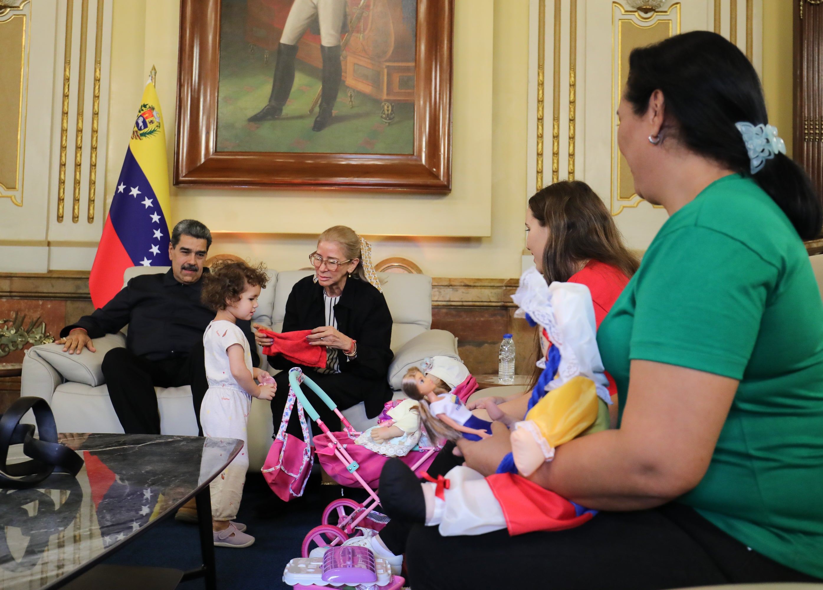 Regresa a Venezuela una niña de dos años que fue separada de su madre tras ser deportada desde EE.UU.