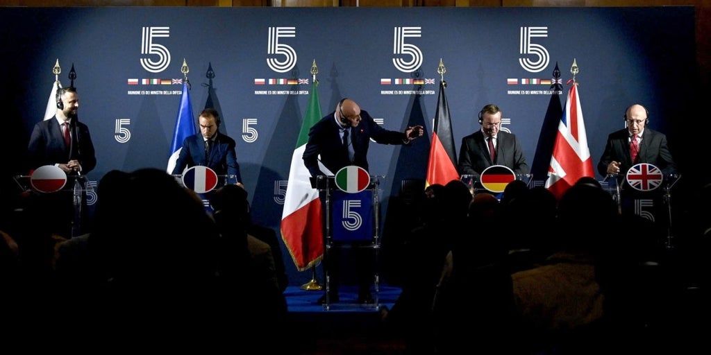 El E-5 de Europa, indignado con la ausencia de Putin en Estambul: «Nos toma el pelo»