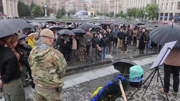 Ceremonia de despedida al voluntario británico Chris Garrett en Kiev