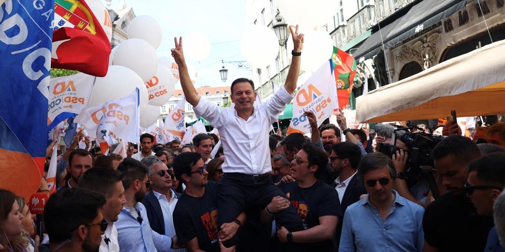 El conservador Montenegro sale indemne de la crisis y parte con ventaja en Portugal