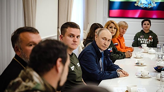 Putin alardea de la reconquista de Kursk tras la llamada de Trump