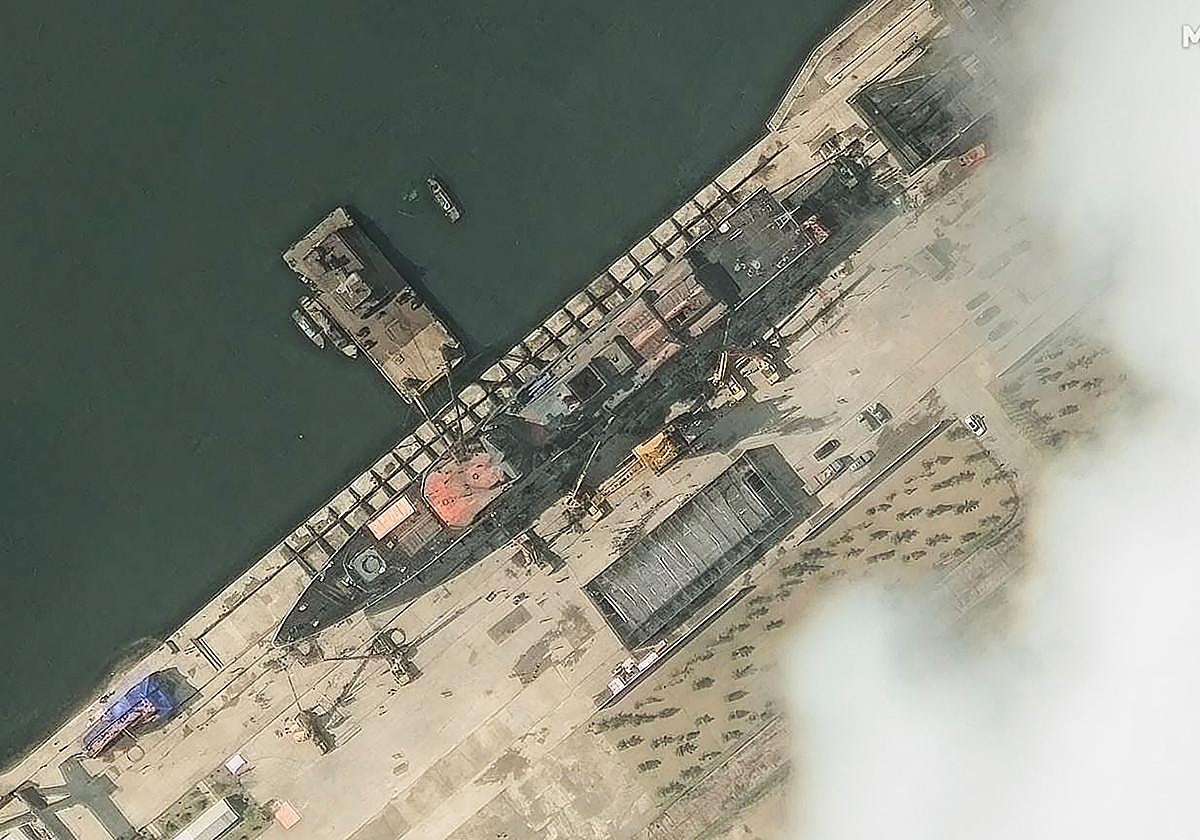 Foto aérea del nuevo destructor, que sufrió un accidente que ha sido catalogado de «acto criminal».