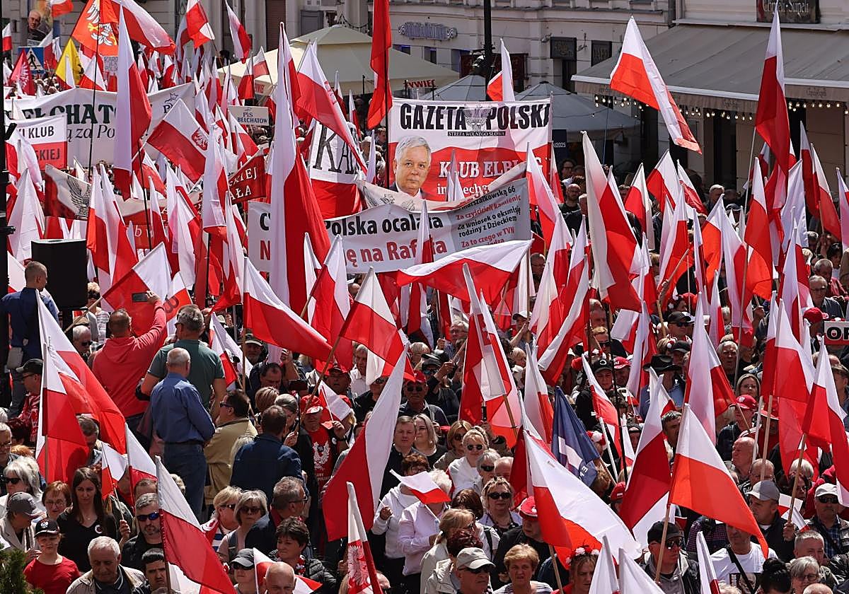 La marcha a favor del candidato Karol Nawrocki en Varsovia