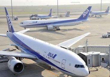 Un avión realiza un aterrizaje de emergencia después de que un pasajero tratase de abrir la puerta en pleno vuelo