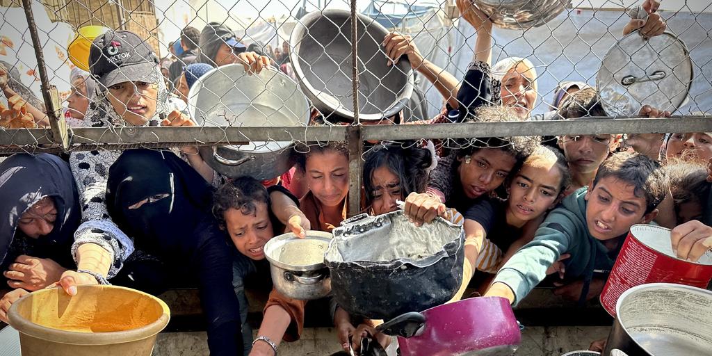 Dimisión de líder humanitario en Gaza agrava crisis y cuestiona ayuda internacional