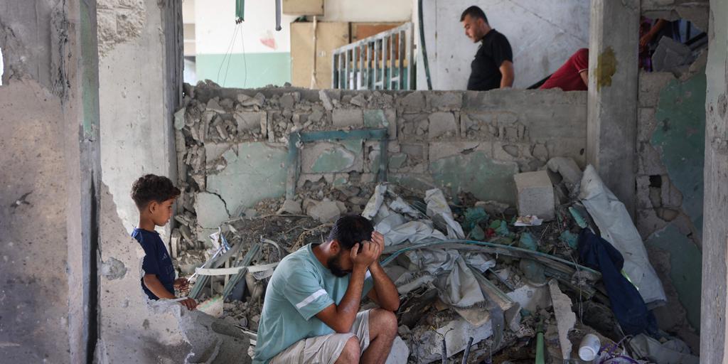 Israel pide evacuar prácticamente todo el sur de Gaza ante un inminente "ataque sin precedentes" tras matar a 52 personas en los últimos bombardeos