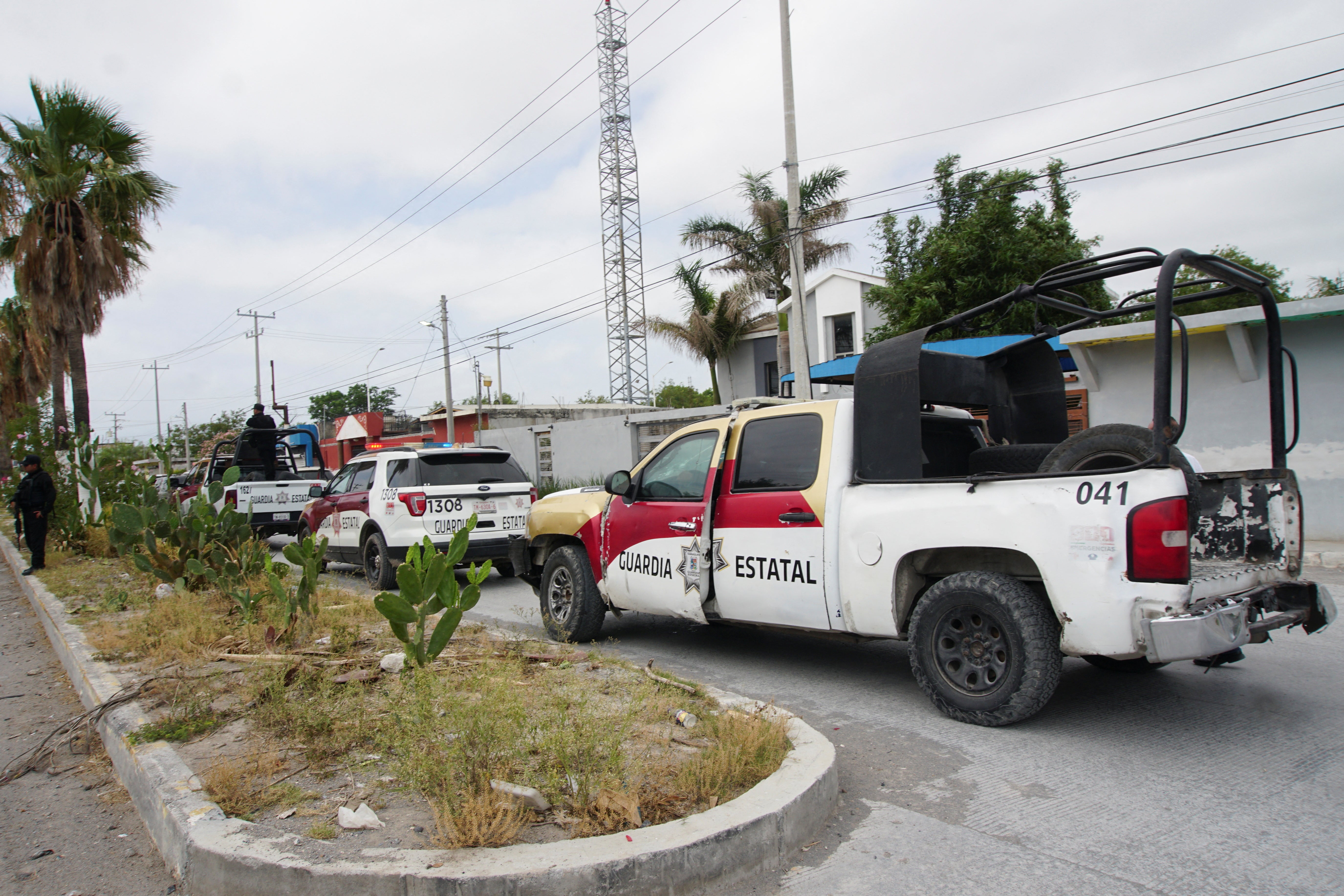 Las autoridades mexicanas en medio de labores de investigación