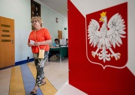 Alta participación en una tensa jornada electoral en Polonia