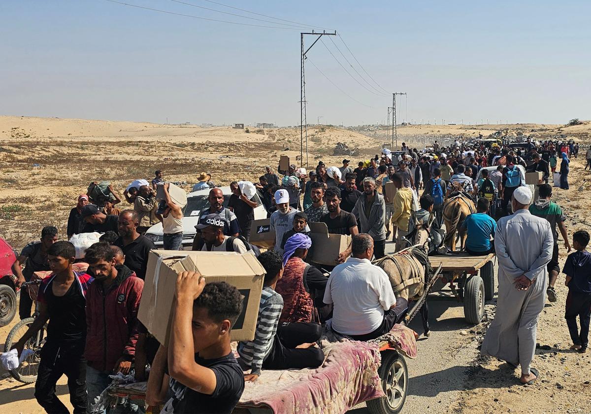 Palestinos se desplazan a Rafah para recibir ayuda humanitaria este jueves