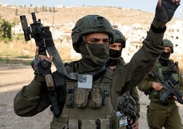 Israel confirma cuatro militares muertos y cinco heridos por una bomba-trampa en el sur de Gaza