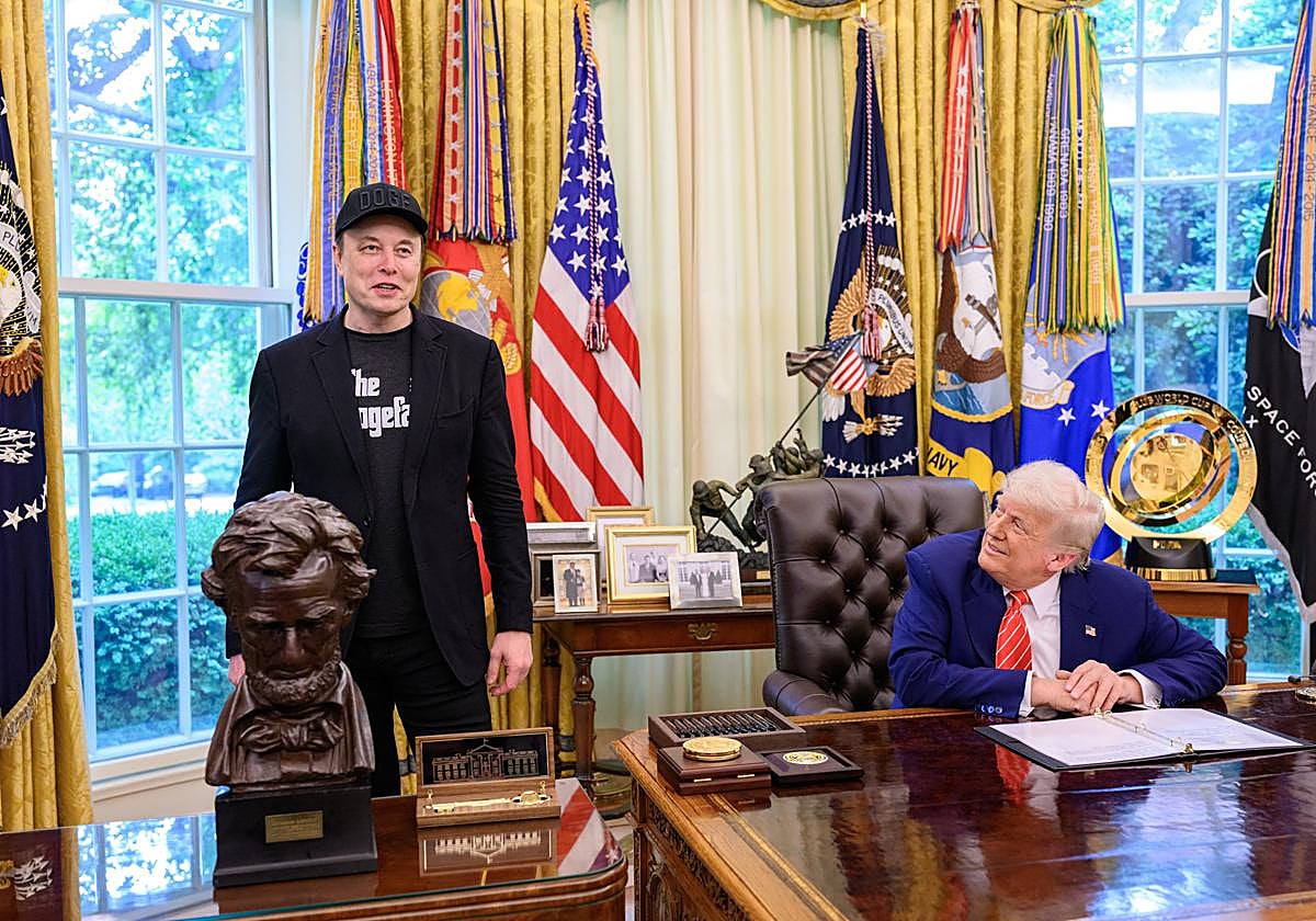 El magnate de Tesla, Elon Musk, junto al presidente de EE.UU., Donald Trump, en el Despacho Oval