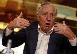 Muere el escritor británico Frederick Forsyth, autor de 'El día del Chacal' y 'El expediente Odessa', a los 86 años