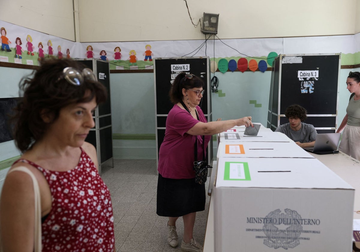 Dura derrota de la izquierda italiana en los cinco referéndums, todos nulos por la baja participación