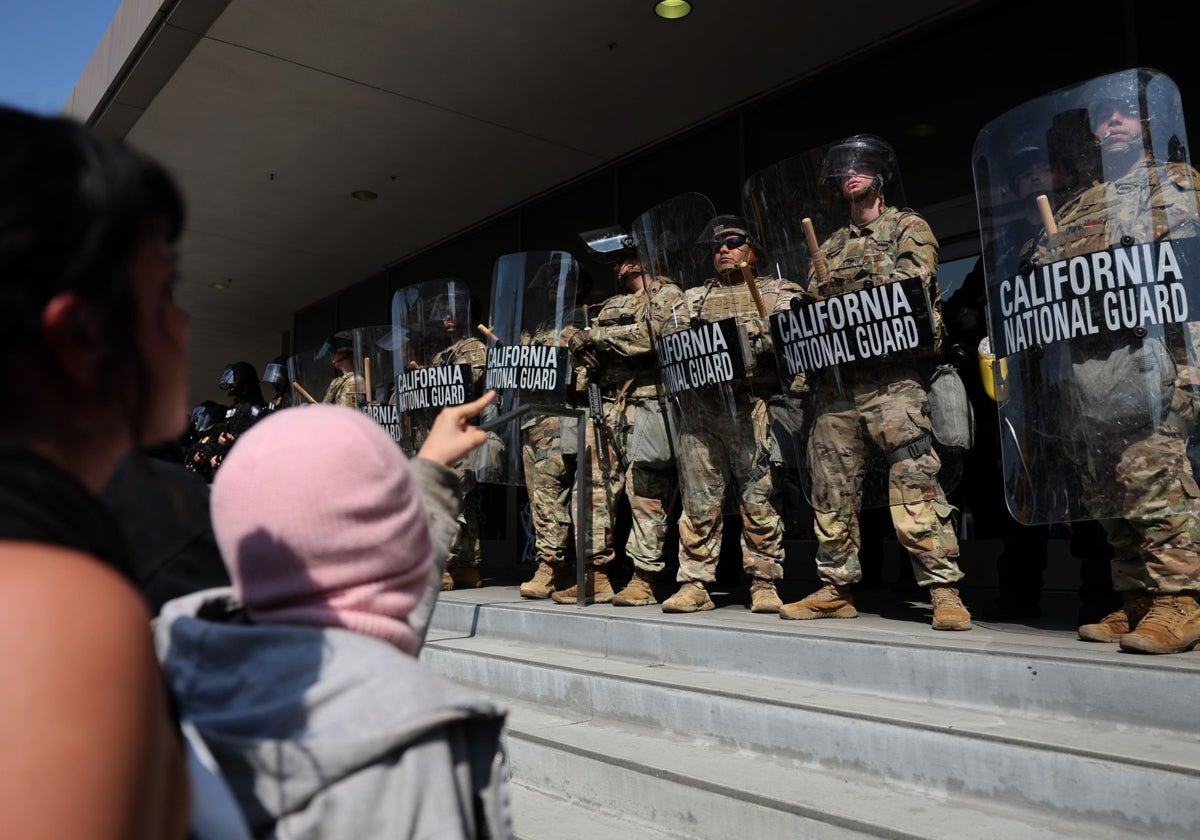 El despliegue de la Guardia Nacional por orden de Trump, algo inédito en EEUU en décadas