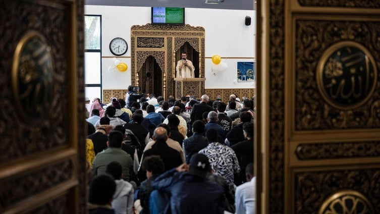 Dos de cada tres franceses creen que el islam es incompatible con el Estado