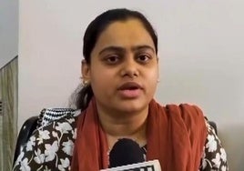 Una joven salvó la vida al llegar 10 minutos tarde al embarque del avión de Air India: «Mi cuerpo está temblando»